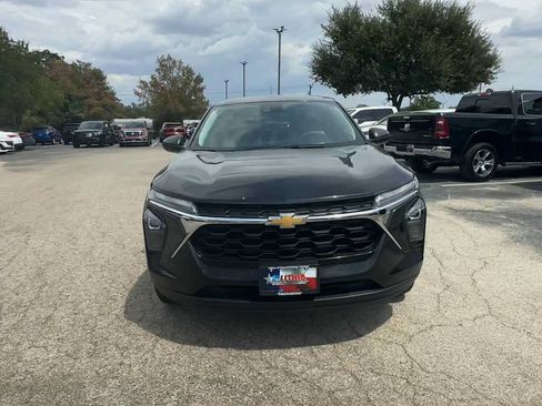 Used 2024 Chevrolet Trax LS w/ Driver Confidence Package FWD image 3