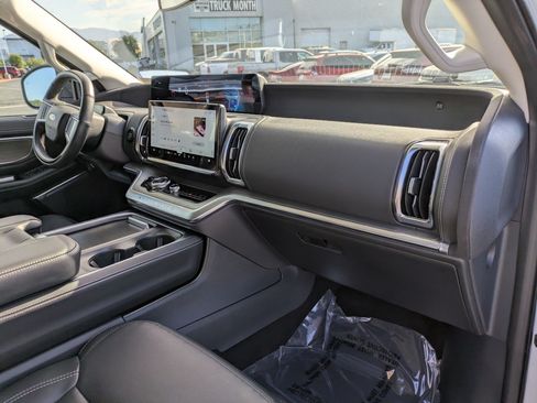 Used 2025 Ford Expedition Max Platinum AWD/4WD image 34