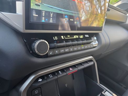 Used 2026 Toyota Sequoia Platinum image 32