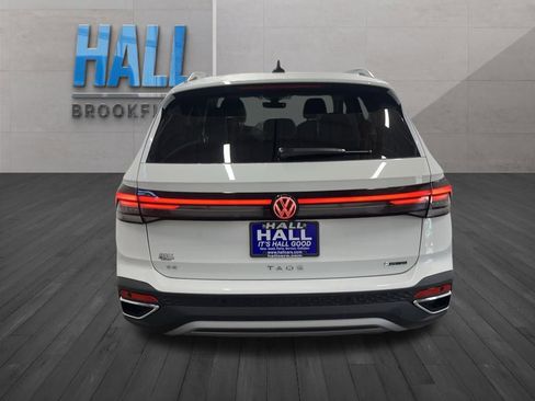 Used 2025 Volkswagen Taos SE image 4