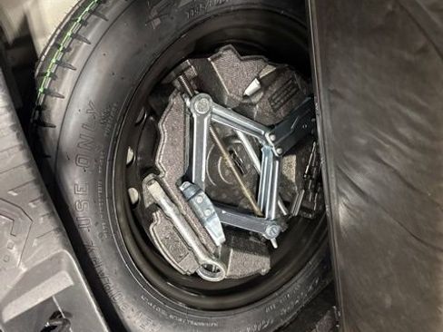 Used 2025 Subaru Crosstrek 2.0i Premium image 31