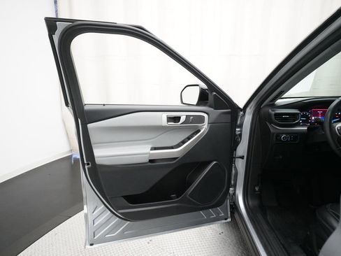 Used 2023 Ford Explorer XLT w/ Equipment Group 202A image 29