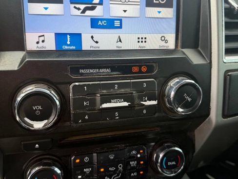 Used 2018 Ford F250 Lariat w/ Lariat Value Package AWD/4WD image 17