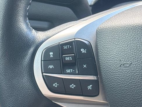 Used 2022 Ford Explorer XLT w/ Equipment Group 202A AWD/4WD image 23