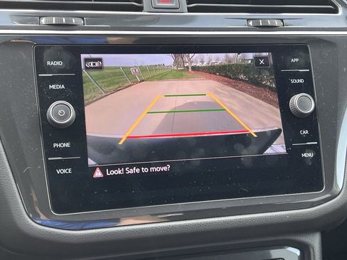 Used 2022 Volkswagen Tiguan SE FWD image 25