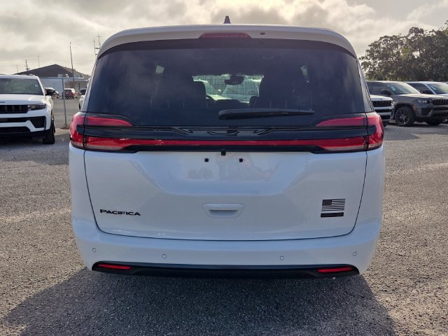 New 2027 Chrysler Pacifica Select FWD image 7