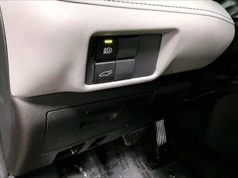 Certified 2022 Toyota Highlander LE image 31