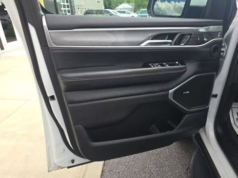 Used 2022 Jeep Wagoneer Series I AWD/4WD image 10