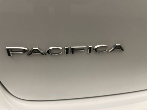 Used 2025 Chrysler Pacifica Select FWD image 23