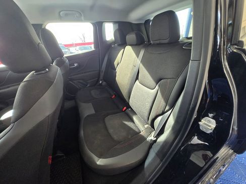 Used 2023 Jeep Renegade Trailhawk image 24