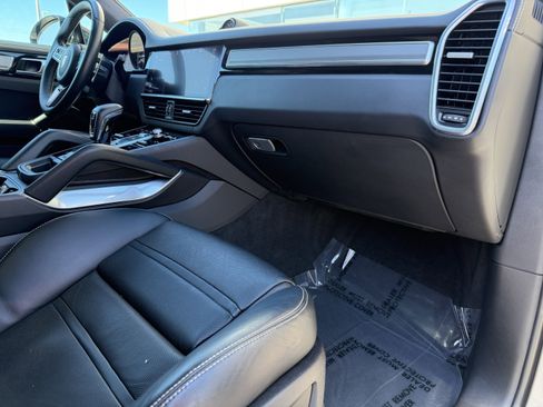 Certified 2022 Porsche Cayenne Turbo S image 17