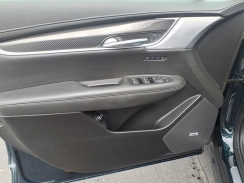Used 2024 Cadillac XT6 Sport w/ Technology Package AWD/4WD image 12