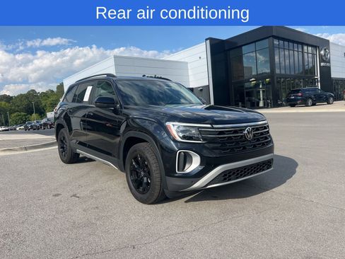 Certified 2026 Volkswagen Atlas Peak Edition AWD/4WD image 4