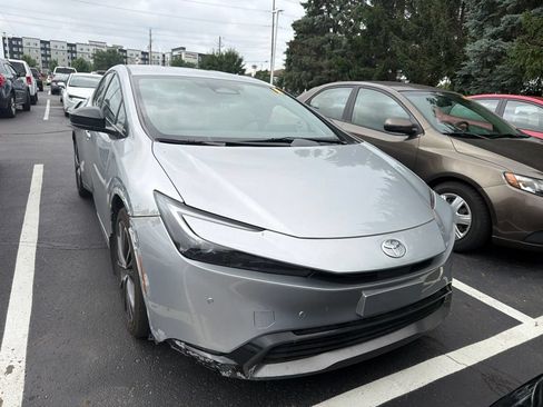 Used 2023 Toyota Prius XLE AWD/4WD image 5