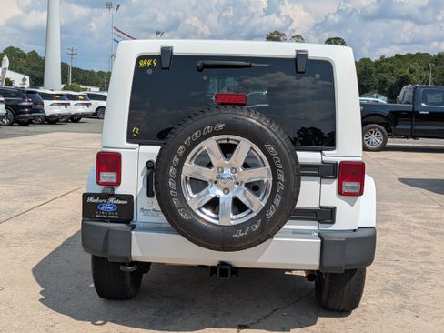 Used 2012 Jeep Wrangler Unlimited Sahara w/ Connectivity Group image 8