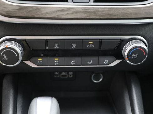Used 2025 Nissan Altima 2.5 SV FWD image 21