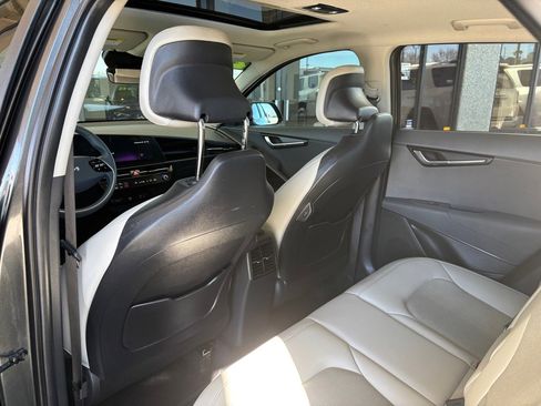 Used 2025 Kia Niro EX Touring image 21