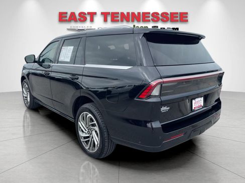 Used 2025 Lincoln Navigator Reserve AWD/4WD image 5
