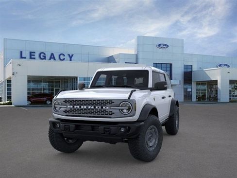 New 2025 Ford Bronco Badlands image 2