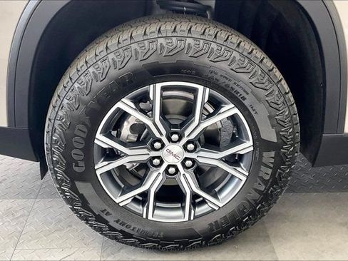 Used 2026 GMC Acadia AT4 w/ Luxury Package AWD/4WD image 8