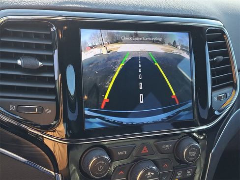 Used 2019 Jeep Grand Cherokee Limited image 15