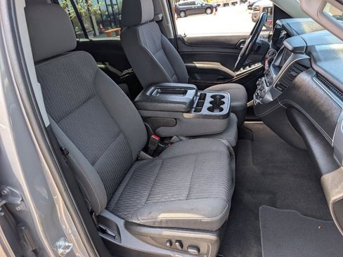 Used 2018 Chevrolet Suburban LS RWD image 9