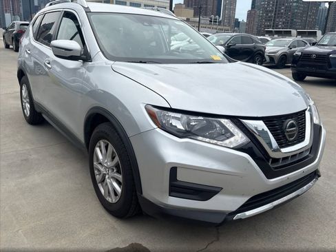 Used 2019 Nissan Rogue SV FWD image 3