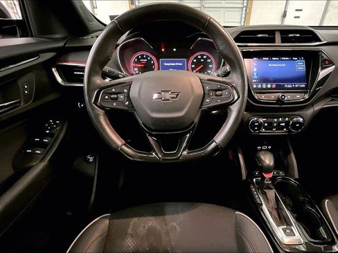 Used 2023 Chevrolet TrailBlazer RS w/ Sun and Liftgate Package image 5