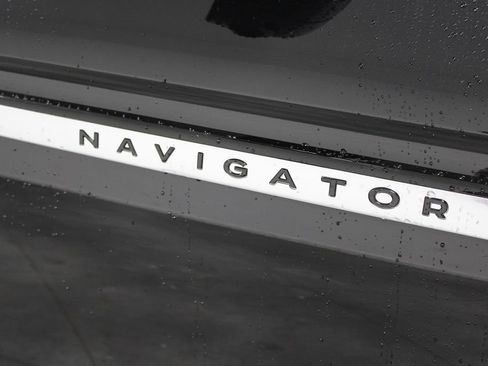 New 2026 Lincoln Navigator L Premier AWD/4WD image 11