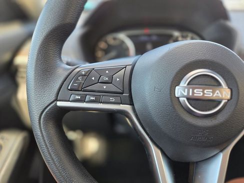 Used 2024 Nissan Altima 2.5 SV FWD image 17