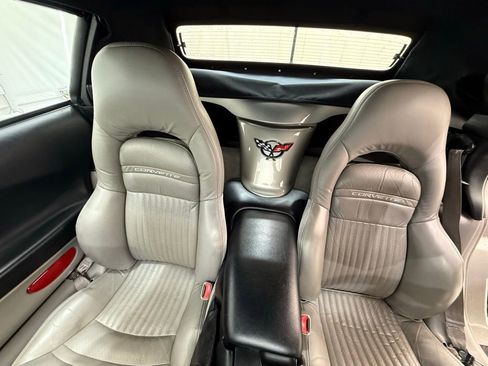 Used 2000 Chevrolet Corvette Convertible w/ Memory Pkg image 17