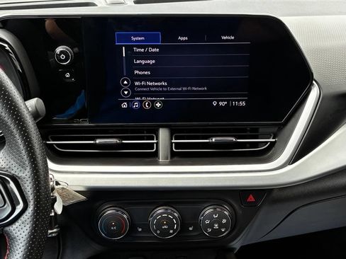 Used 2024 Chevrolet Trax RS FWD image 21