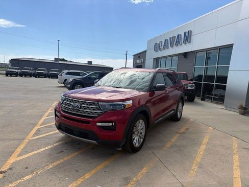 Used 2023 Ford Explorer Limited w/ Equipment Group 301A AWD/4WD image 3