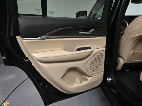 Used 2023 Jeep Grand Cherokee Limited AWD/4WD image 26