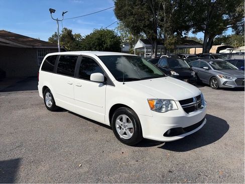 Used 2012 Dodge Grand Caravan Crew image 3
