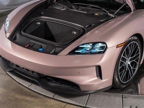 Used 2025 Porsche Taycan image 17