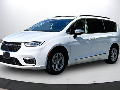 Certified 2023 Chrysler Pacifica Limited FWD image 4