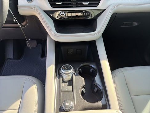 New 2026 Ford Explorer Active w/ Active Comfort Package image 19