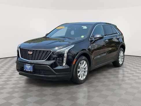 Used 2022 Cadillac XT4 Luxury w/ Cold Weather Package AWD/4WD image 4