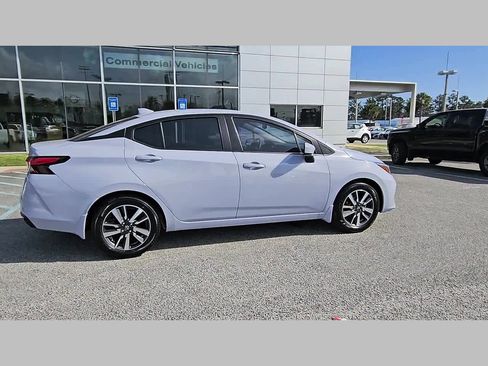 Used 2025 Nissan Versa SV w/ Trunk Package image 34