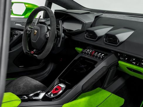 Used 2022 Lamborghini Huracan EVO RWD image 32
