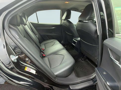 Used 2018 Toyota Camry SE FWD image 26