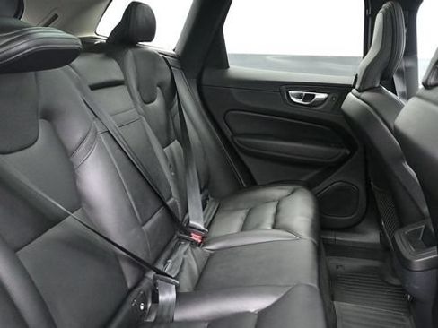 Used 2019 Volvo XC60 T6 Momentum w/ Advanced Package AWD/4WD image 14