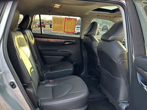 Certified 2022 Toyota Highlander Limited image 11