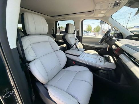 New 2026 Lincoln Navigator L Reserve w/ Jet Appearance Package AWD/4WD image 26