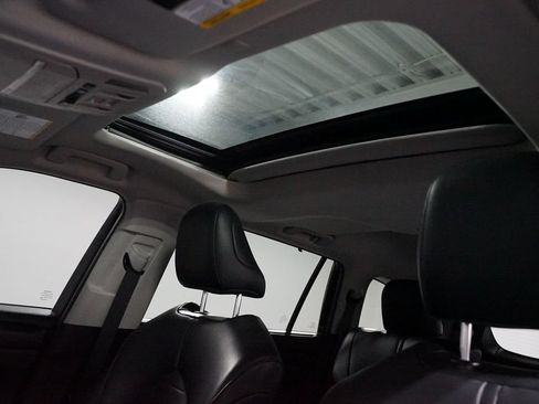 Used 2021 Toyota Highlander XLE FWD image 33