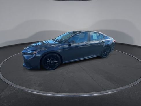 Used 2025 Toyota Camry SE image 7