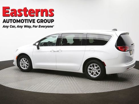 Used 2023 Chrysler Voyager LX image 62
