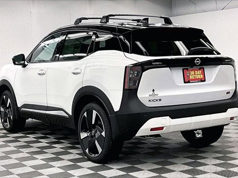 New 2026 Nissan Kicks SR w/ Cold Weather Package image 3