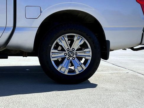 Used 2018 Nissan Titan SV w/ SV Convenience Package image 23